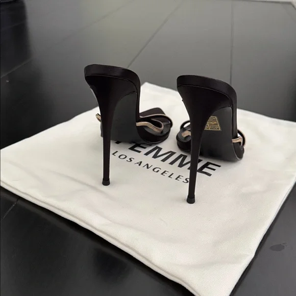 FEMME LA The Russo Slipper in Black/Gold - Picture 5 of 12